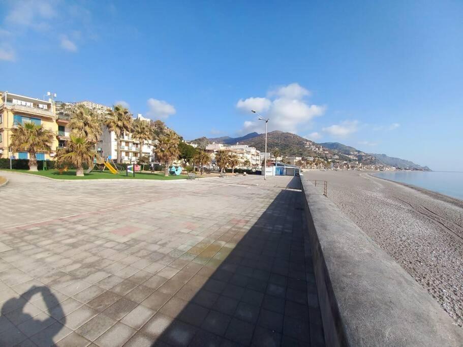 Апартаменти Taormina Spiaggia Casa Sole Mare Da Annalisa Маццео Екстер'єр фото